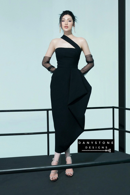 Sophisticated one-shoulder tube dress in black - front view