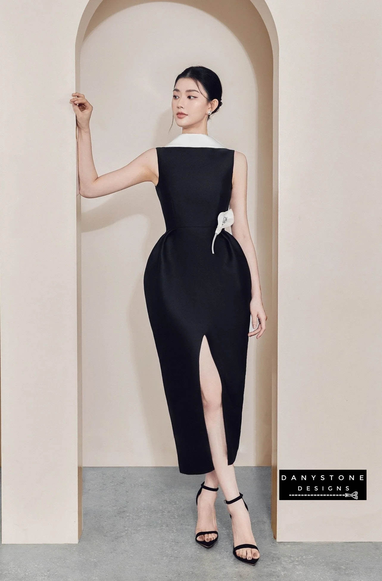 Sophisticated black dress with white collar and back V-slit - front view