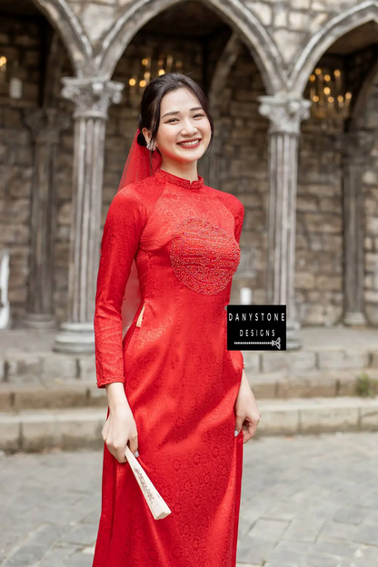 Side view of the Red Brocade Bridal Ao Dai, emphasizing the comfortable fit and beautiful curves of the bride.