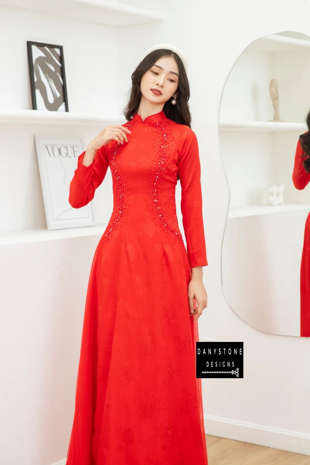 Bride posing in the Red Brocade Bridal Ao Dai, illustrating the traditional aristocratic beauty and luxurious appeal.