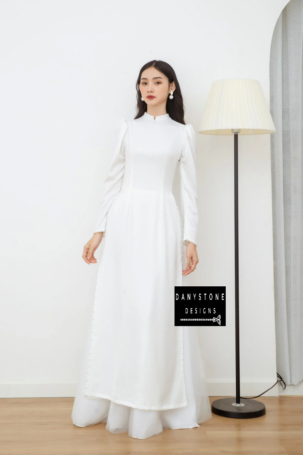 Side profile of a bride in the Graceful White Silk Bridal Ao Dai, highlighting the soft, shiny silk fabric and delicate puffed sleeves.