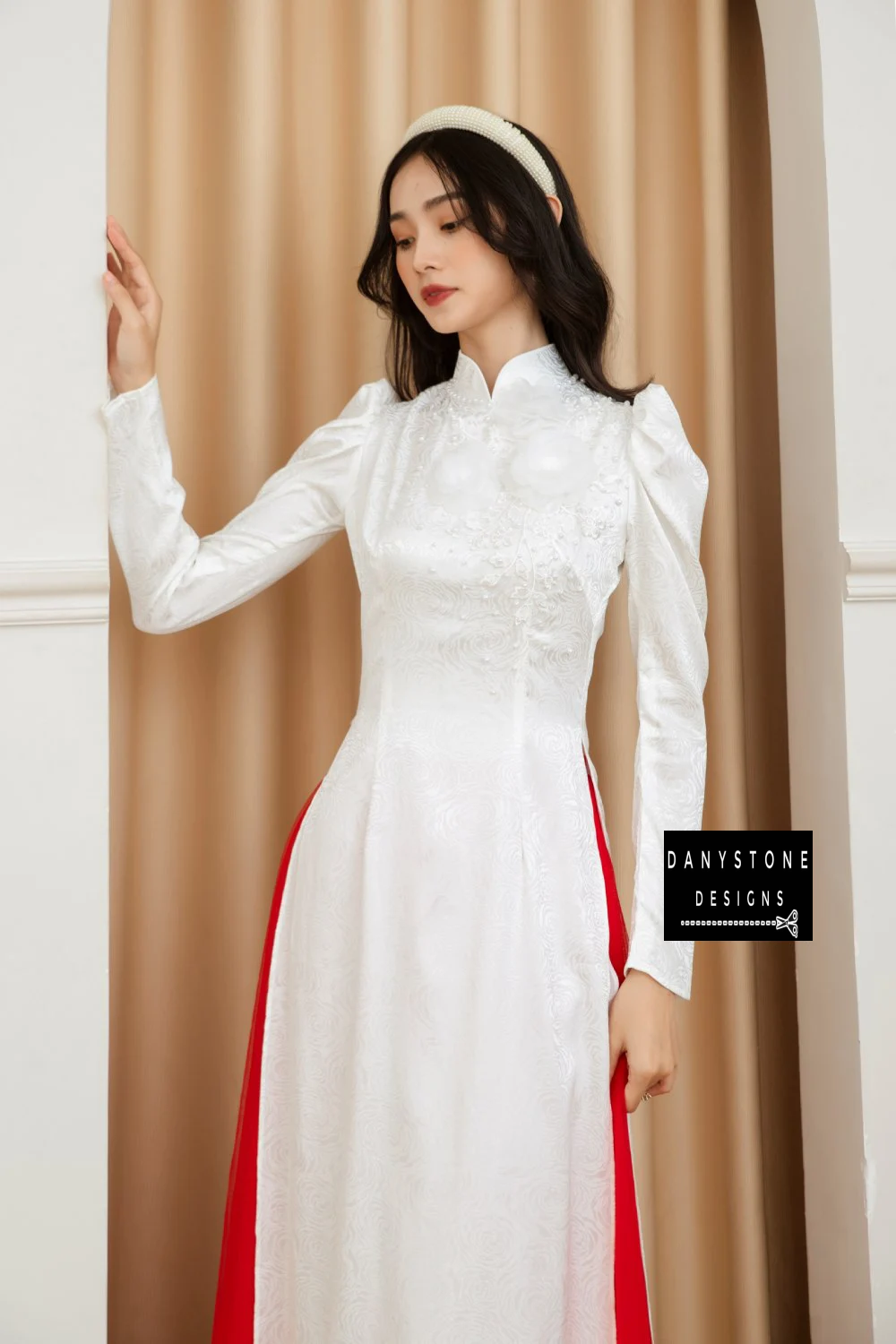 Side profile of a bride in the Sophisticated White Brocade Ao Dai, emphasizing the soft brocade fabric and feminine puffed sleeves.