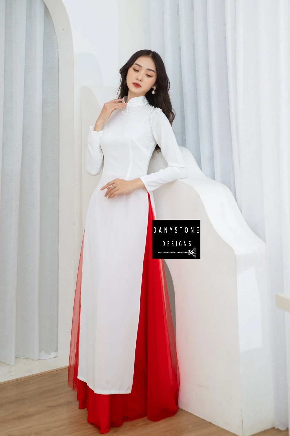 Side profile of a bride in the Pearl White Silk Bridal Ao Dai, emphasizing the soft brocade fabric and feminine puffed sleeves.