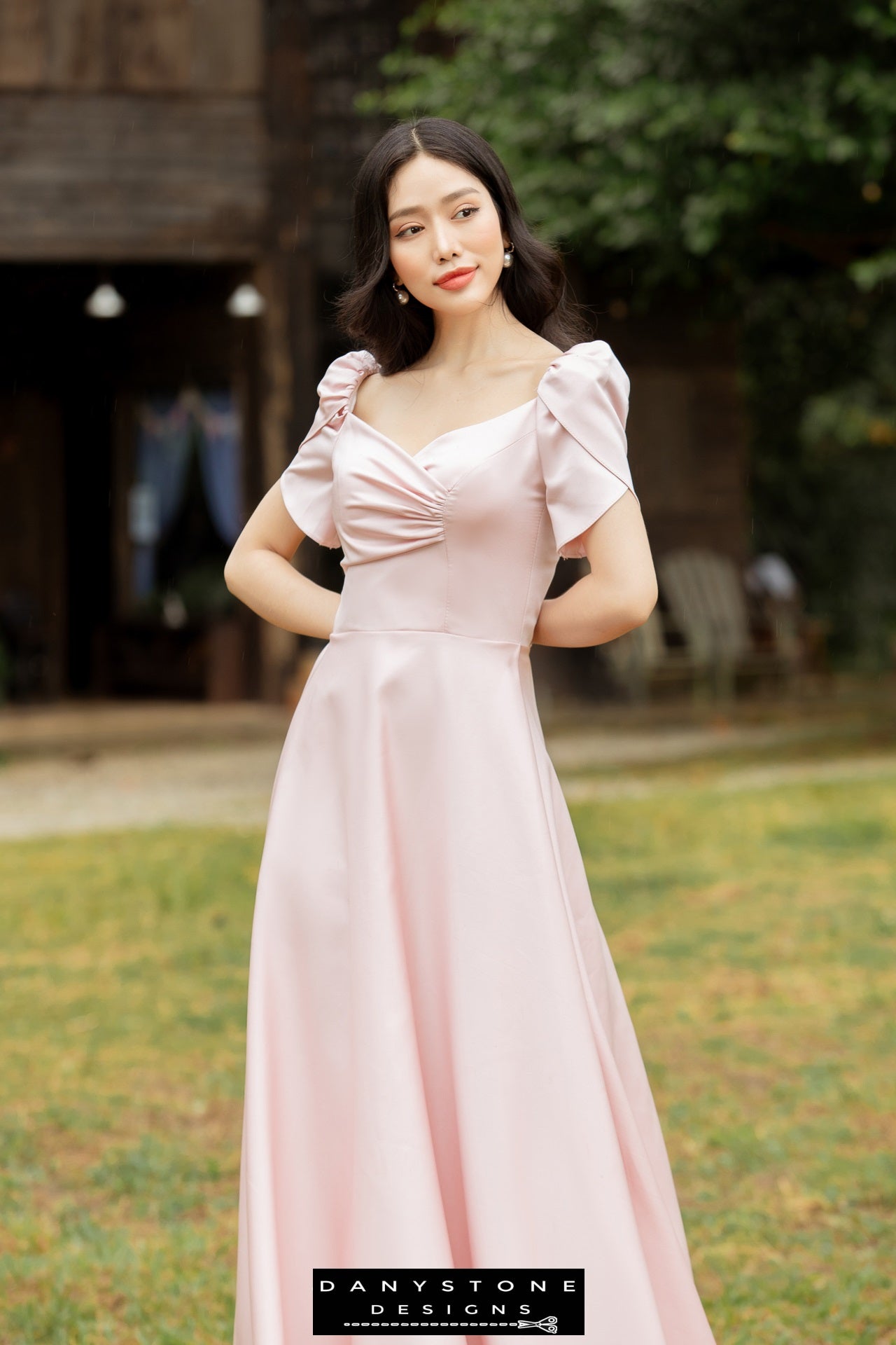 Elegant pink dress with short sleeves and pleated front detail