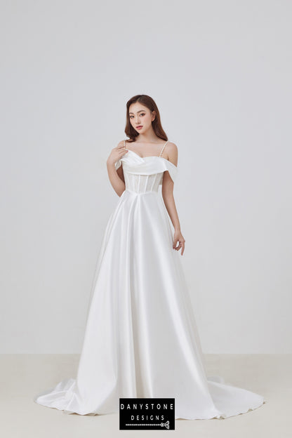 Make a stunning statement on your special day with this elegant satin corset lace off-shoulder wedding dress. The gown features delicate pearl straps and a beautifully structured bodice, exuding modern elegance and sophistication.