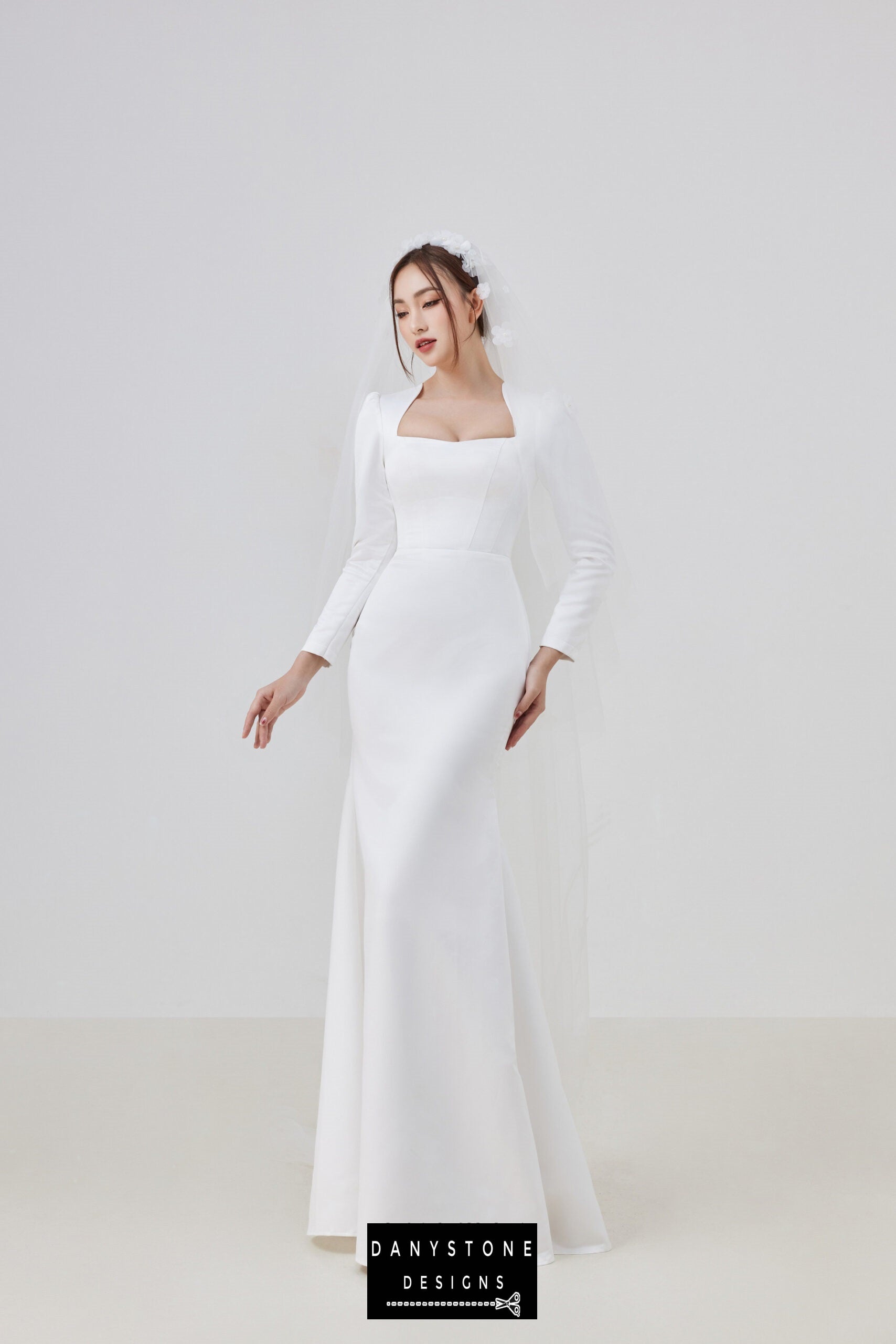 Close-up of long-sleeve wedding dress with square neckline and classic veil – Danystone Designs